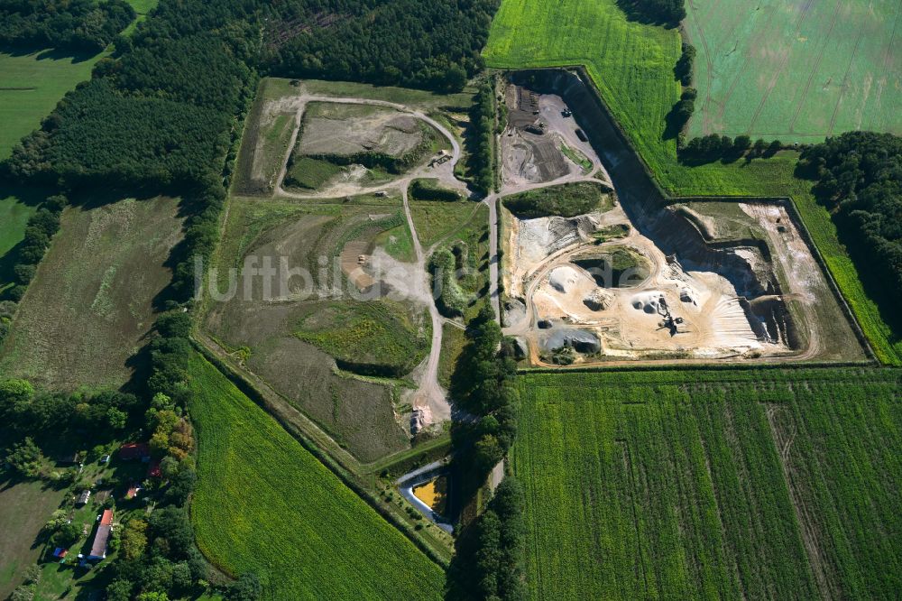 Dersenow von oben - Kies- Tagebau in Dersenow im Bundesland Mecklenburg-Vorpommern, Deutschland
