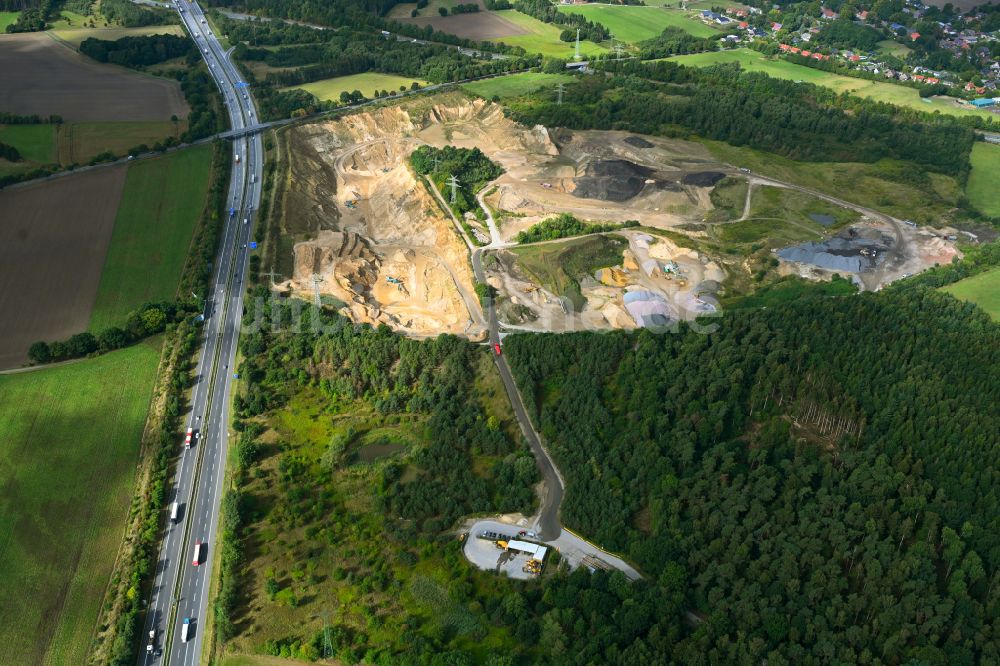 Dibbersen aus der Vogelperspektive: Kies- Tagebau in Dibbersen im Bundesland Niedersachsen, Deutschland