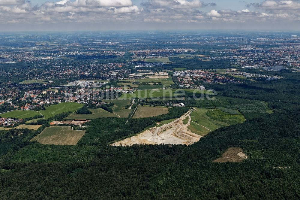 Planegg aus der Vogelperspektive: Kies- Tagebau in Planegg im Bundesland Bayern, Deutschland