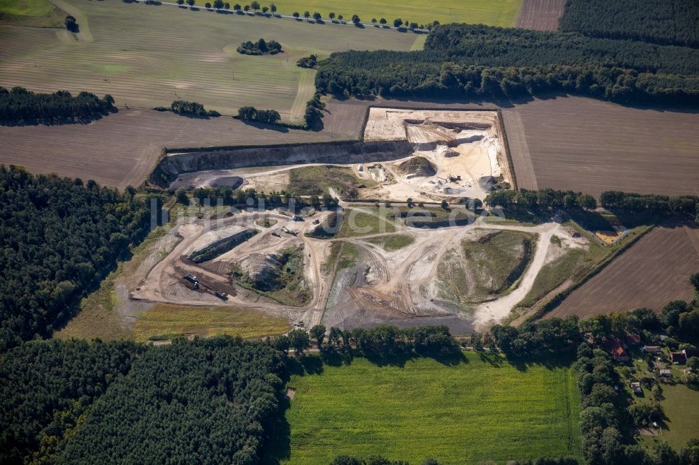 Dersenow von oben - Kies- Tagebau RBS-Kieshandelsgesellschaft mbH in Dersenow im Bundesland Mecklenburg-Vorpommern, Deutschland
