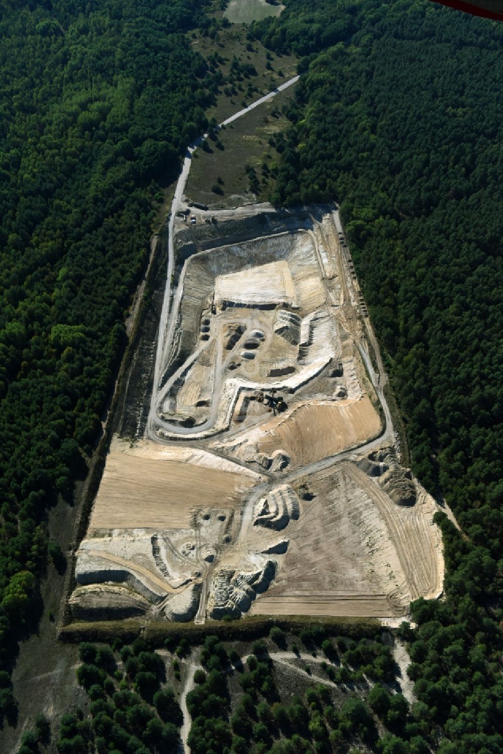Luftbild Schöneiche - Kies- Tagebau in Schöneiche im Bundesland Brandenburg