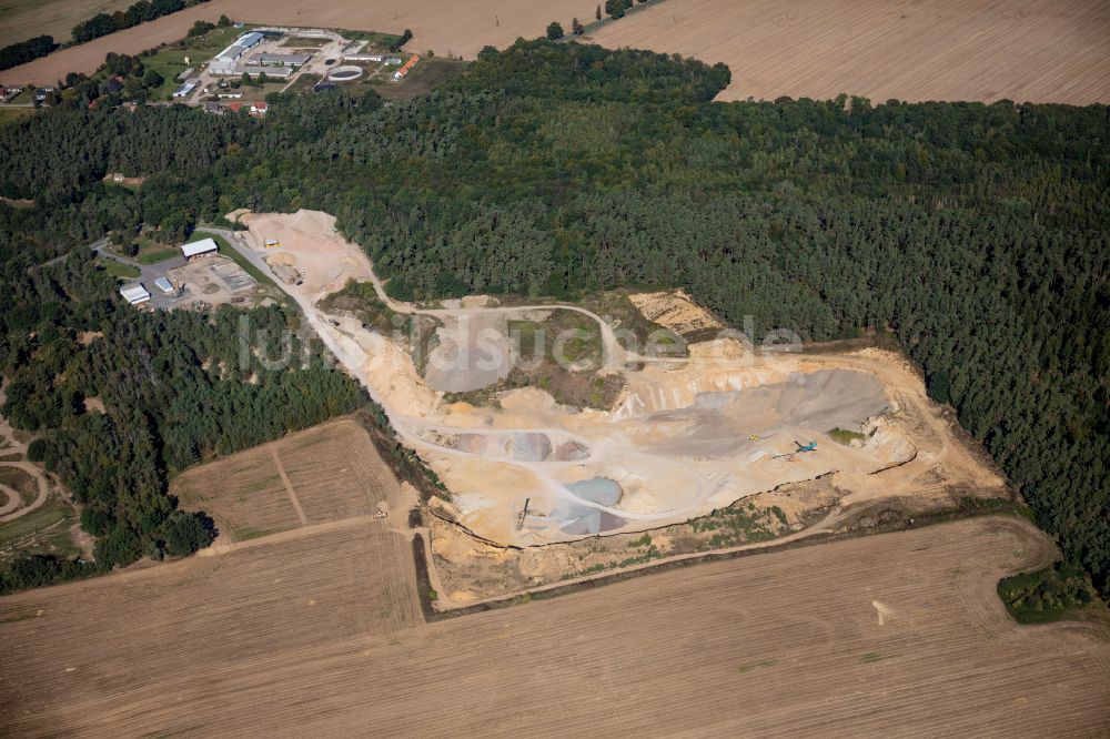 Luftaufnahme Vellahn - Kies- Tagebau in Vellahn im Bundesland Mecklenburg-Vorpommern, Deutschland