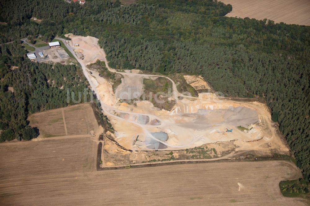 Vellahn von oben - Kies- Tagebau in Vellahn im Bundesland Mecklenburg-Vorpommern, Deutschland