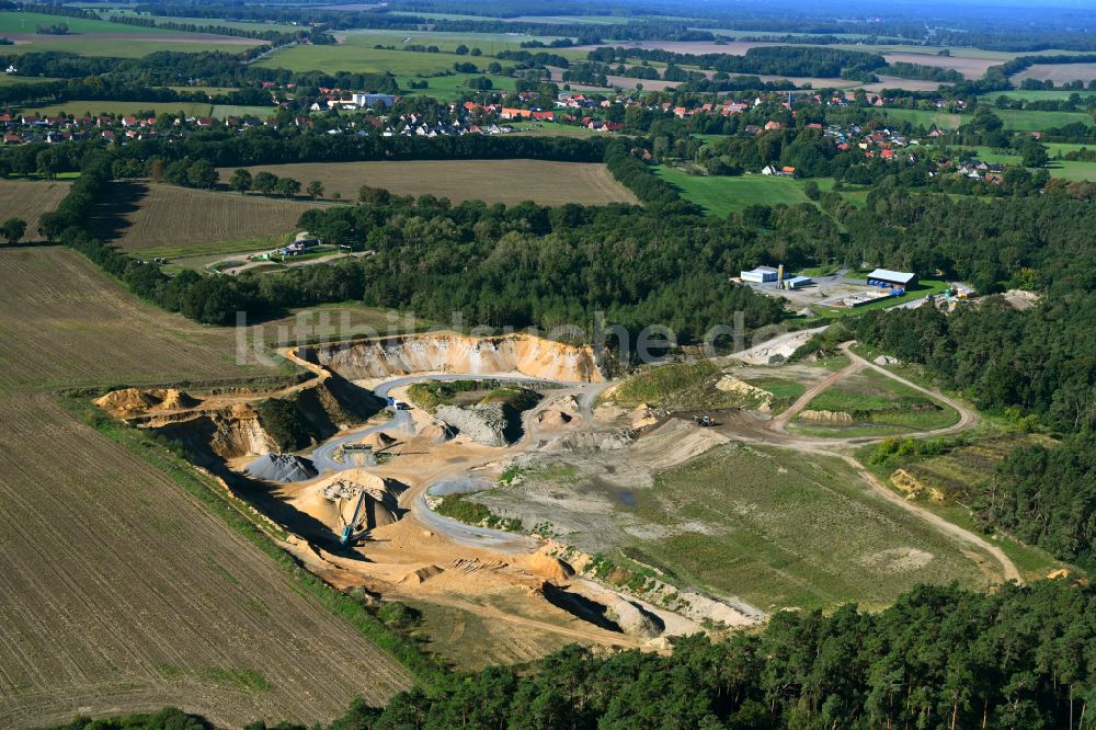 Vellahn von oben - Kies- Tagebau in Vellahn im Bundesland Mecklenburg-Vorpommern, Deutschland