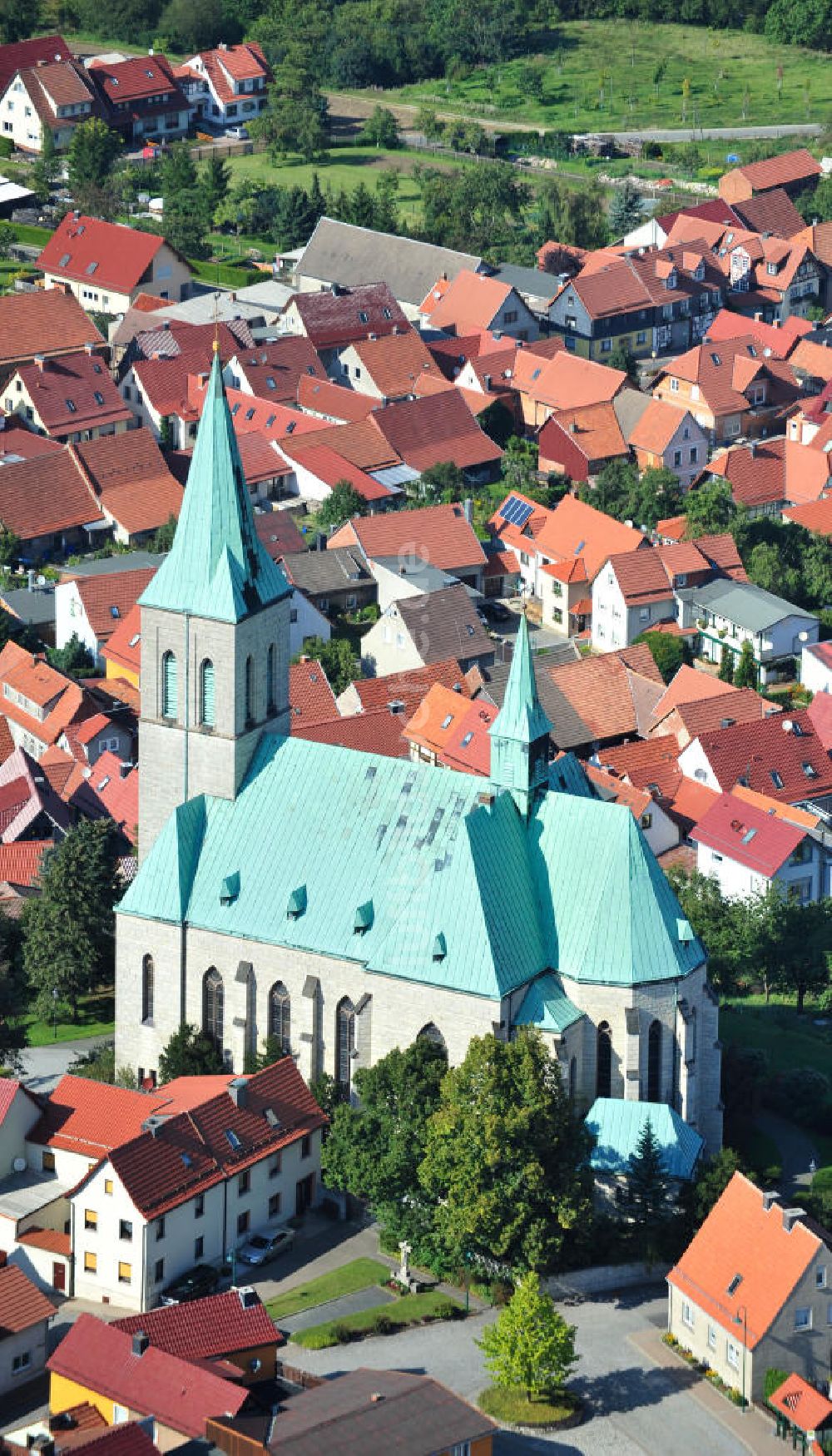 Effelder aus der Vogelperspektive: Kirche St. Alban in Effelder in Thüringen
