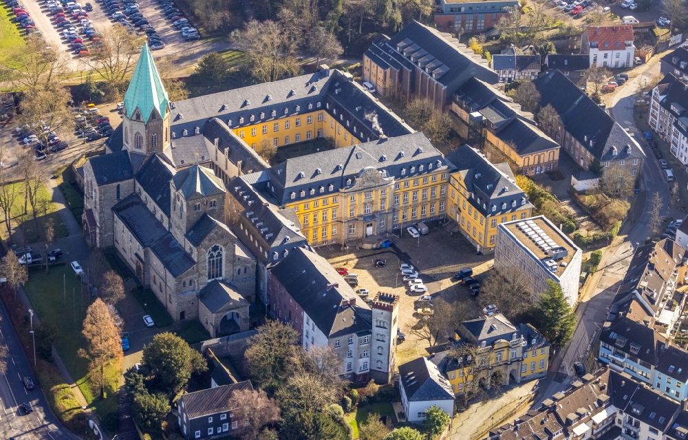 Luftaufnahme Essen - Kirche Basilika St. Ludgerus an der Brückstraße in Essen im Bundesland Nordrhein-Westfalen, Deutschland