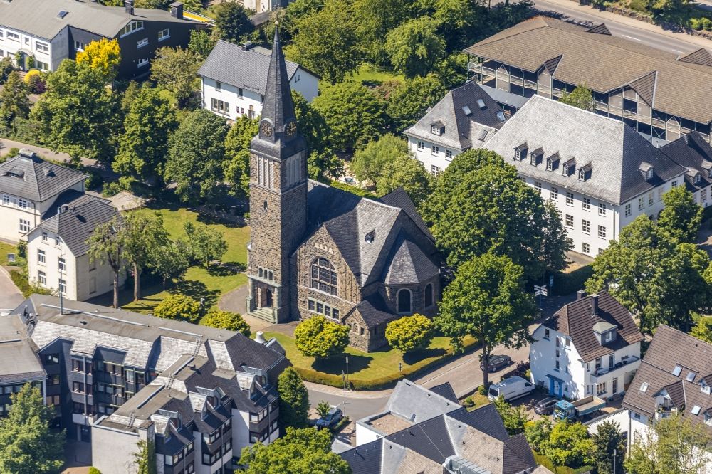 Luftaufnahme Attendorn - Kirche Church of the Redeemer in Attendorn im Bundesland Nordrhein-Westfalen, Deutschland
