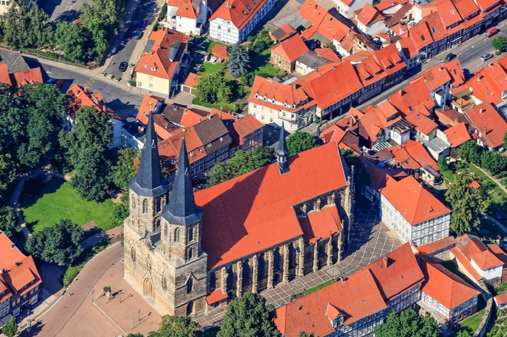 Duderstadt aus der Vogelperspektive: Kirche St. Cyriakus in Duderstadt im Bundesland Niedersachsen
