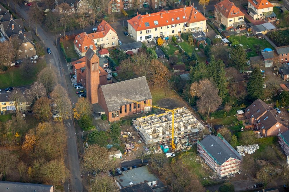 Dinslaken aus der Vogelperspektive: Kirche an der Haldenstraße im Ortsteil Oberlohberg in Dinslaken im Bundesland Nordrhein-Westfalen