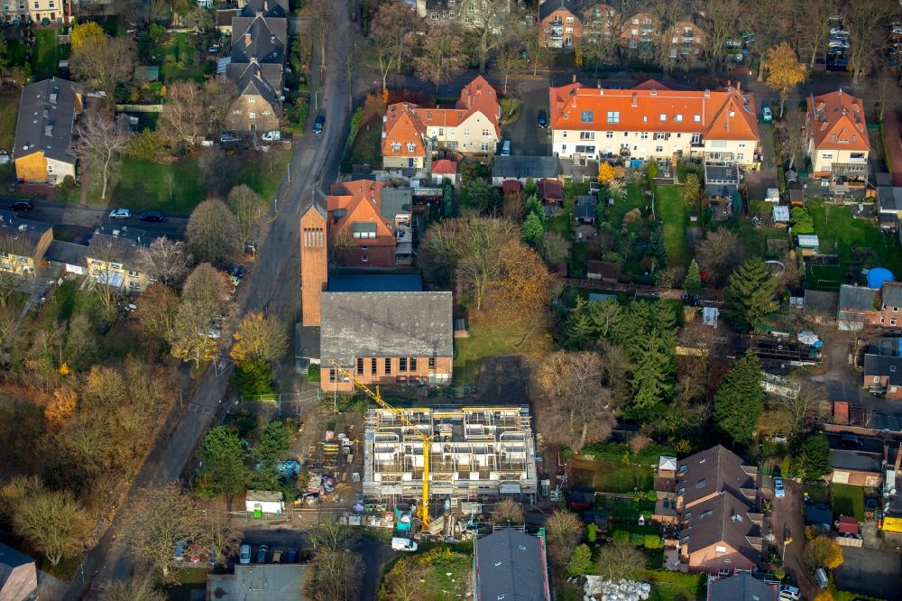 Luftaufnahme Dinslaken - Kirche an der Haldenstraße im Ortsteil Oberlohberg in Dinslaken im Bundesland Nordrhein-Westfalen