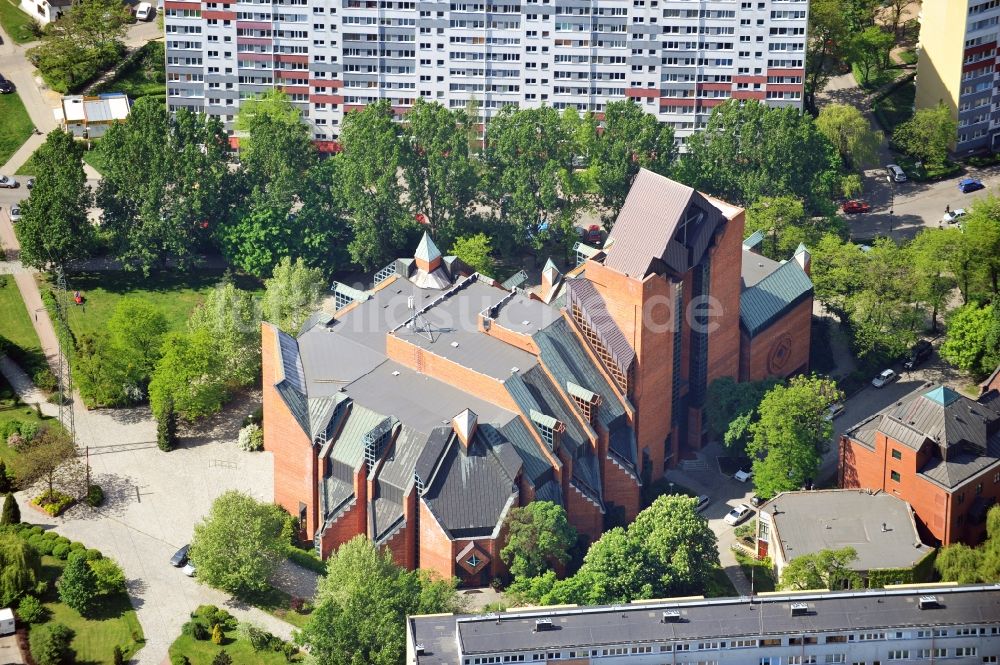 Luftaufnahme Breslau / Wroclaw - Kirche Krolowej Pokoju in Breslau / Wroclaw Popowice in Poland