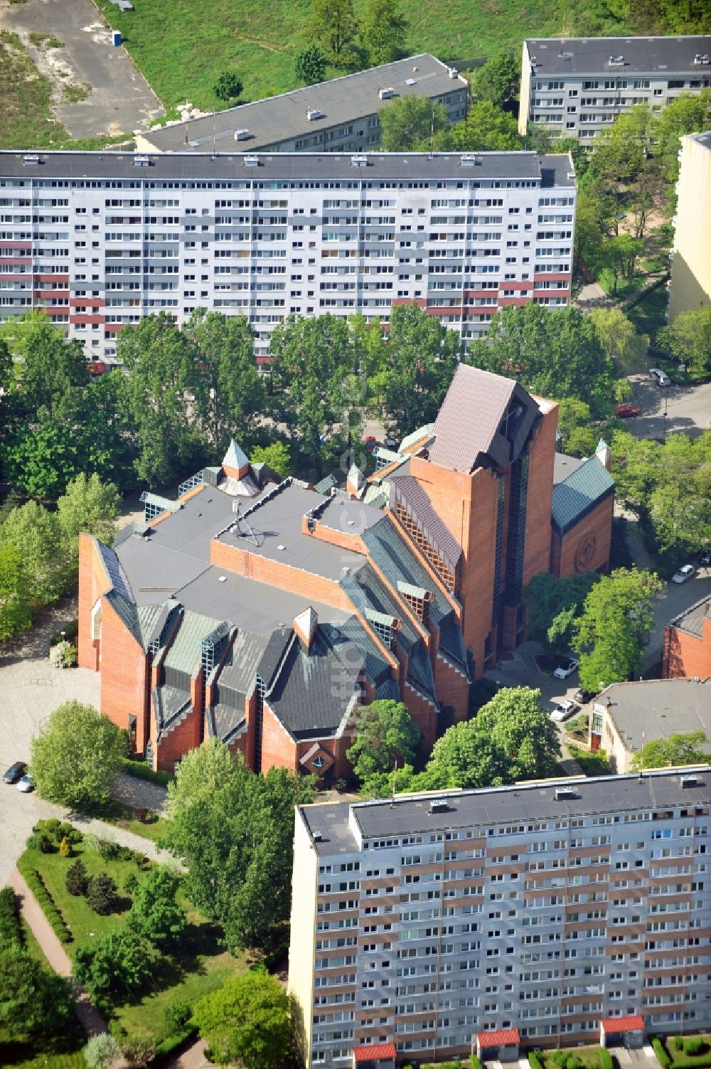 Breslau / Wroclaw von oben - Kirche Krolowej Pokoju in Breslau / Wroclaw Popowice in Poland