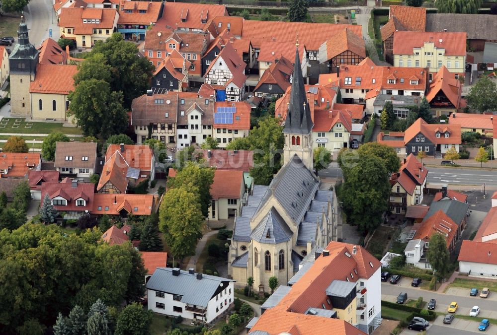 Leinefelde aus der Vogelperspektive: Kirche St. Maria Magdalena und Wohnhäuser an der Heiligenstädter Straße in Leinefelde in Thüringen
