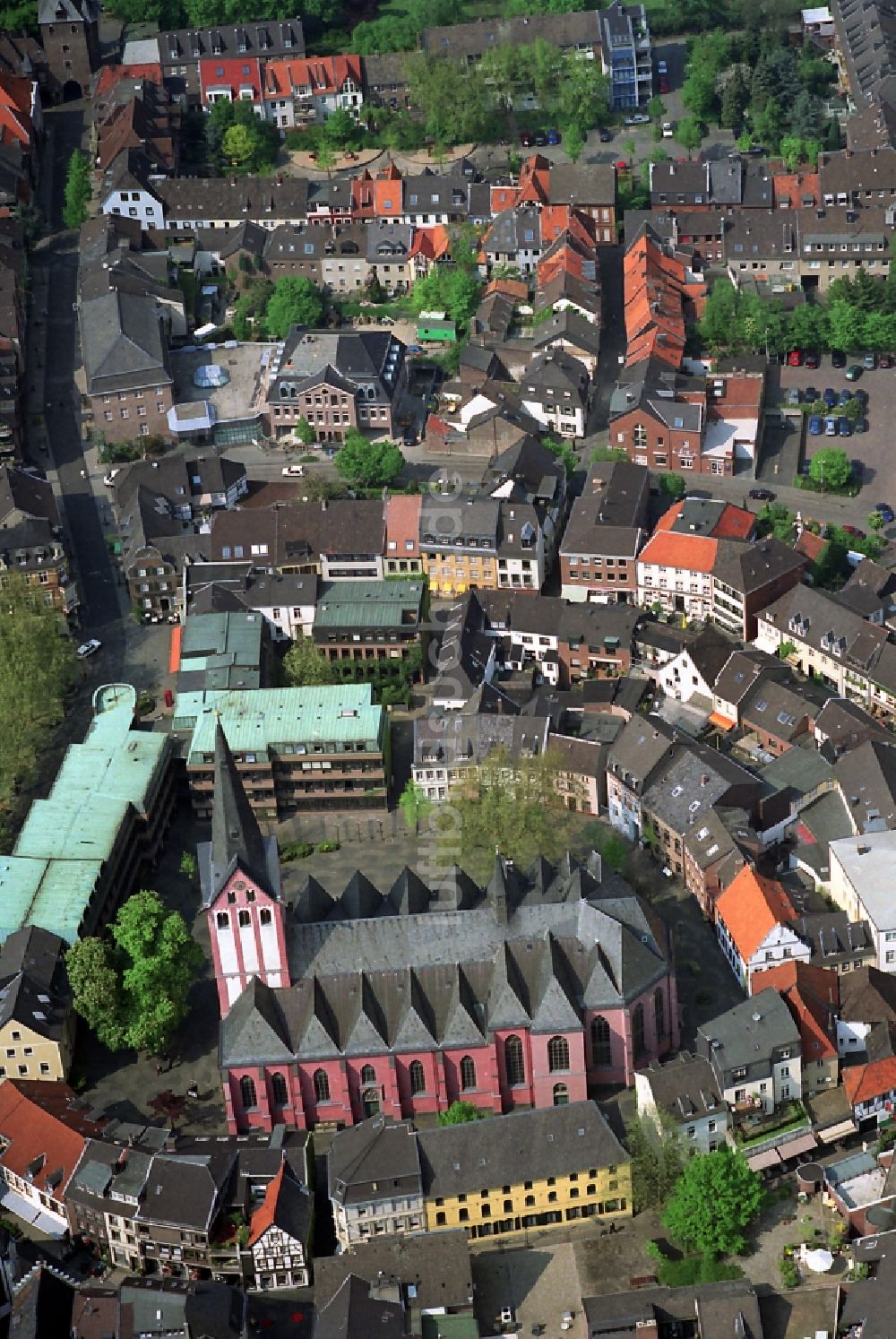 Luftbild Kempen - Kirche Sankt Marien in der Altstadt von Kempen im Bundesland Nordrhein-Westfalen
