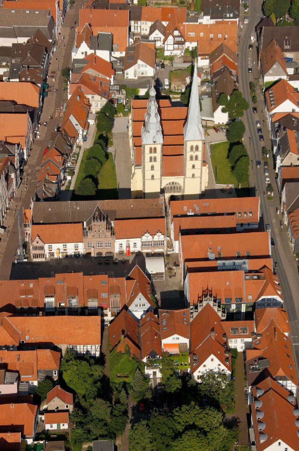 Lemgo aus der Vogelperspektive: Kirche Sankt Nicolai in Lemgo im Bundesland Nordrhein-Westfalen