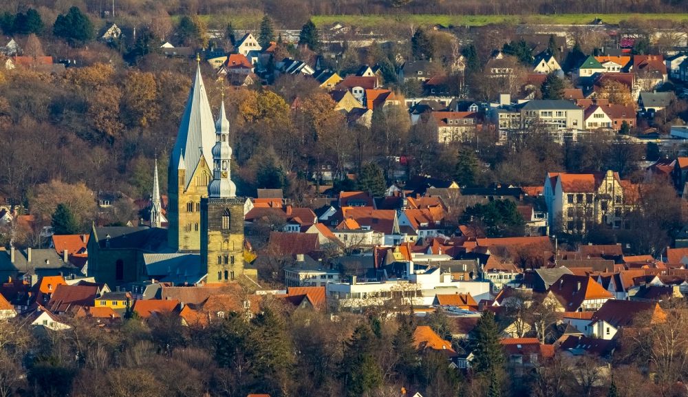 Soest aus der Vogelperspektive: Kirchen und Dom in der Innenstadt in Soest im Bundesland Nordrhein-Westfalen, Deutschland