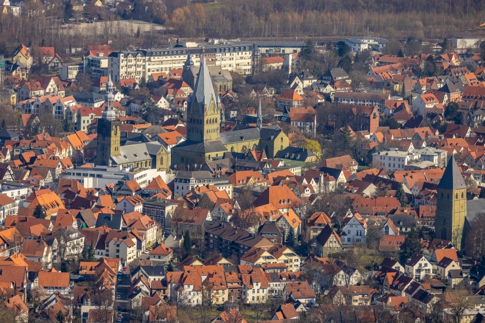 Soest aus der Vogelperspektive: Kirchen und Dom in der Innenstadt in Soest im Bundesland Nordrhein-Westfalen, Deutschland
