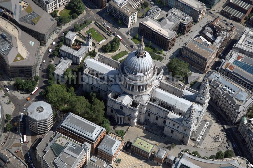 London von oben - Kirchenbauwerk St Paul's Cathedral im Stadtbezirk City of London