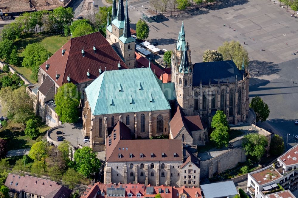 Luftaufnahme Erfurt - Kirchengebäude des Erfurter Dom im Ortsteil Altstadt in Erfurt im Bundesland Thüringen, Deutschland