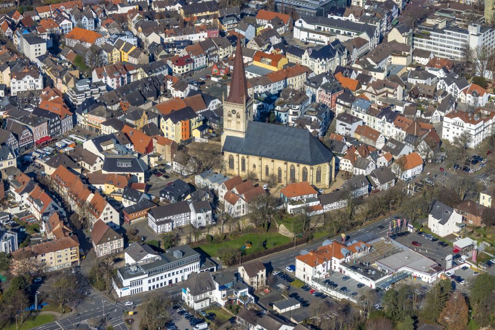 Unna von oben - Kirchengebäude Evangelische Stadtkirche in Unna im Bundesland Nordrhein-Westfalen, Deutschland