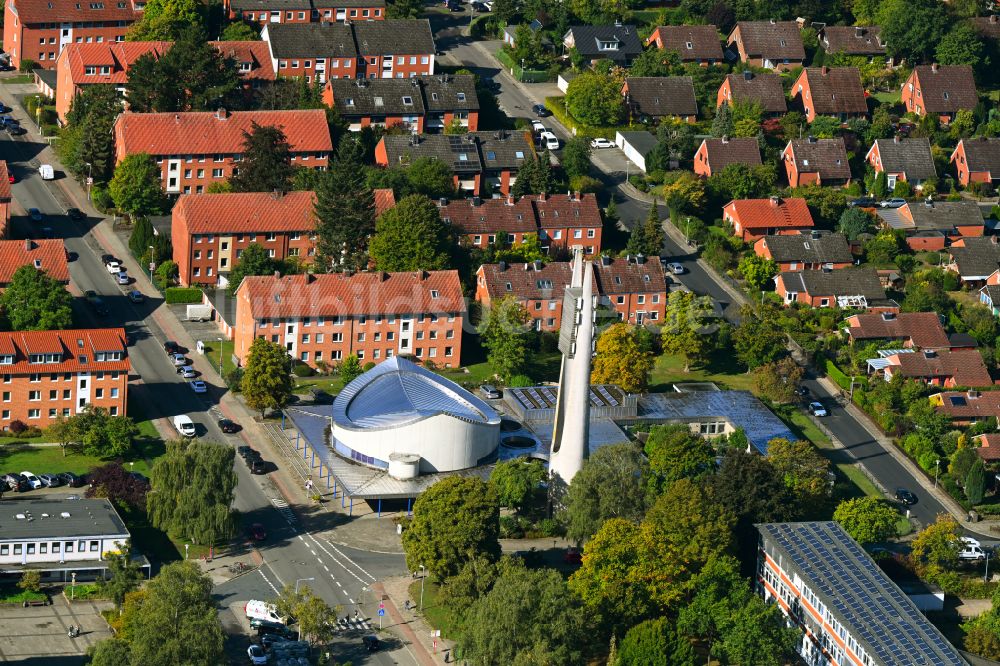 Luftaufnahme Lüneburg - Kirchengebäude der Ev.-Luth. Paulus Gemeinde in Lüneburg im Bundesland Niedersachsen, Deutschland