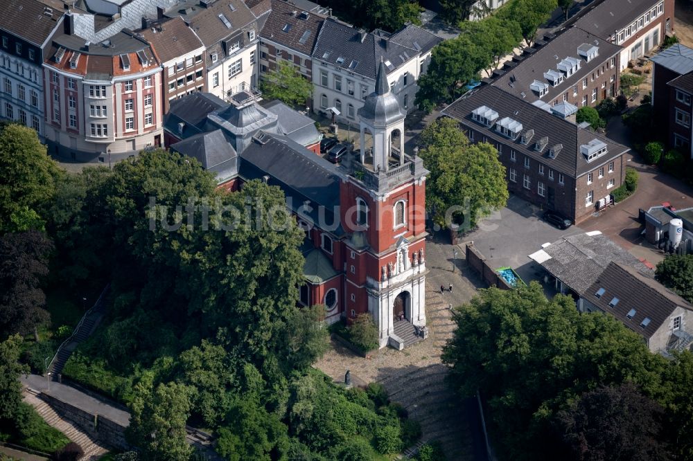 Luftbild Aachen - Kirchengebäude St. Michael an der Michaelsbergstraße in Aachen im Bundesland Nordrhein-Westfalen, Deutschland
