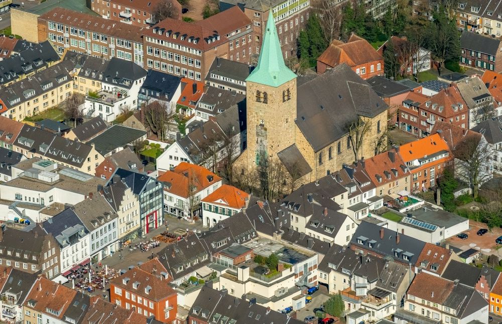 Dorsten aus der Vogelperspektive: Kirchengebäude der St. Agatha am Markt in Dorsten im Bundesland Nordrhein-Westfalen, Deutschland