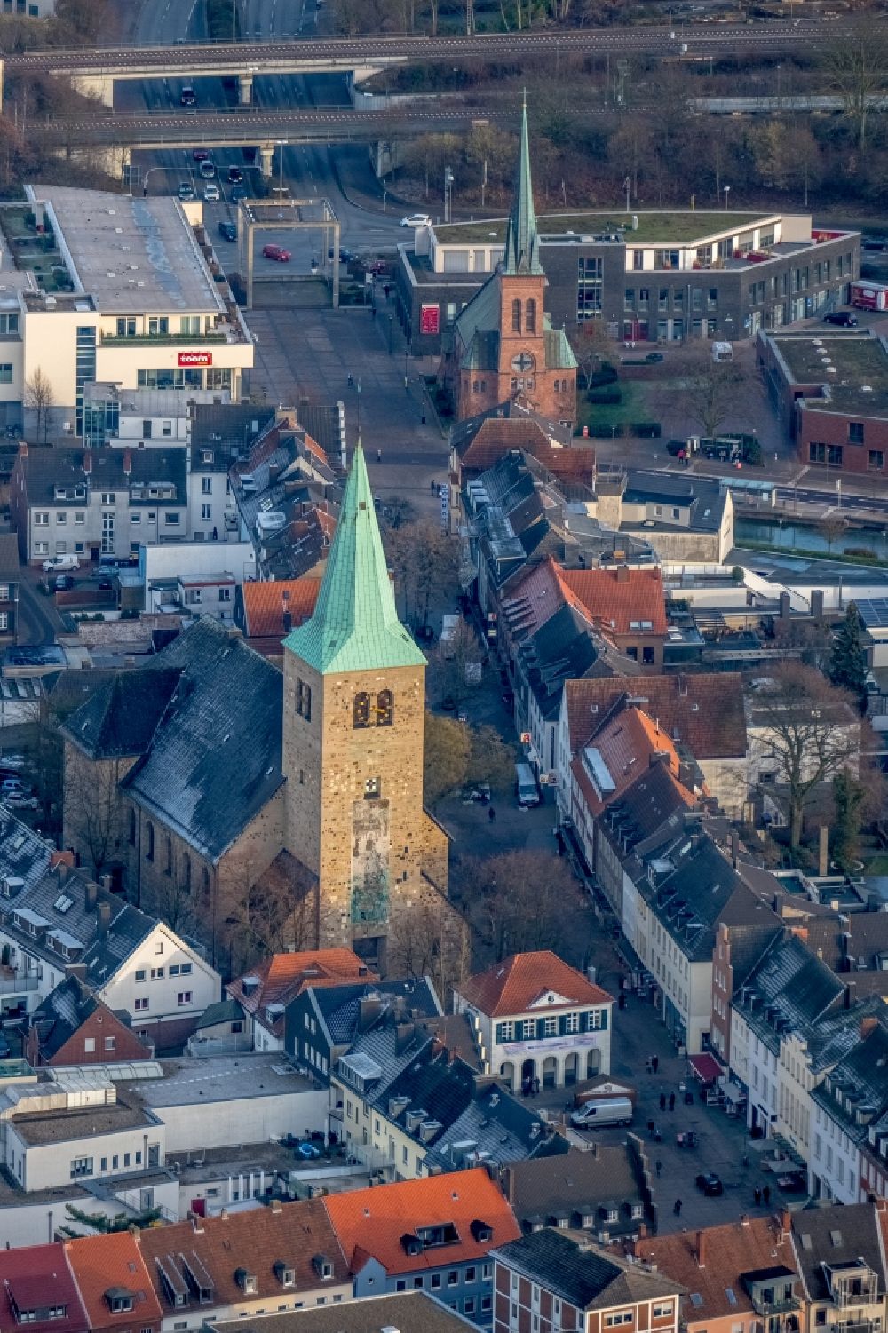Dorsten aus der Vogelperspektive: Kirchengebäude der St. Agatha am Markt in Dorsten im Bundesland Nordrhein-Westfalen, Deutschland