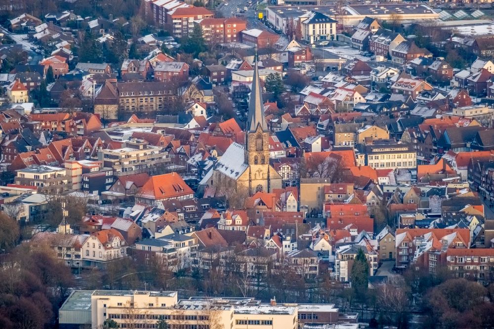 Luftaufnahme Werne - Kirchengebäude im Altstadt- Zentrum in Werne im Bundesland Nordrhein-Westfalen, Deutschland