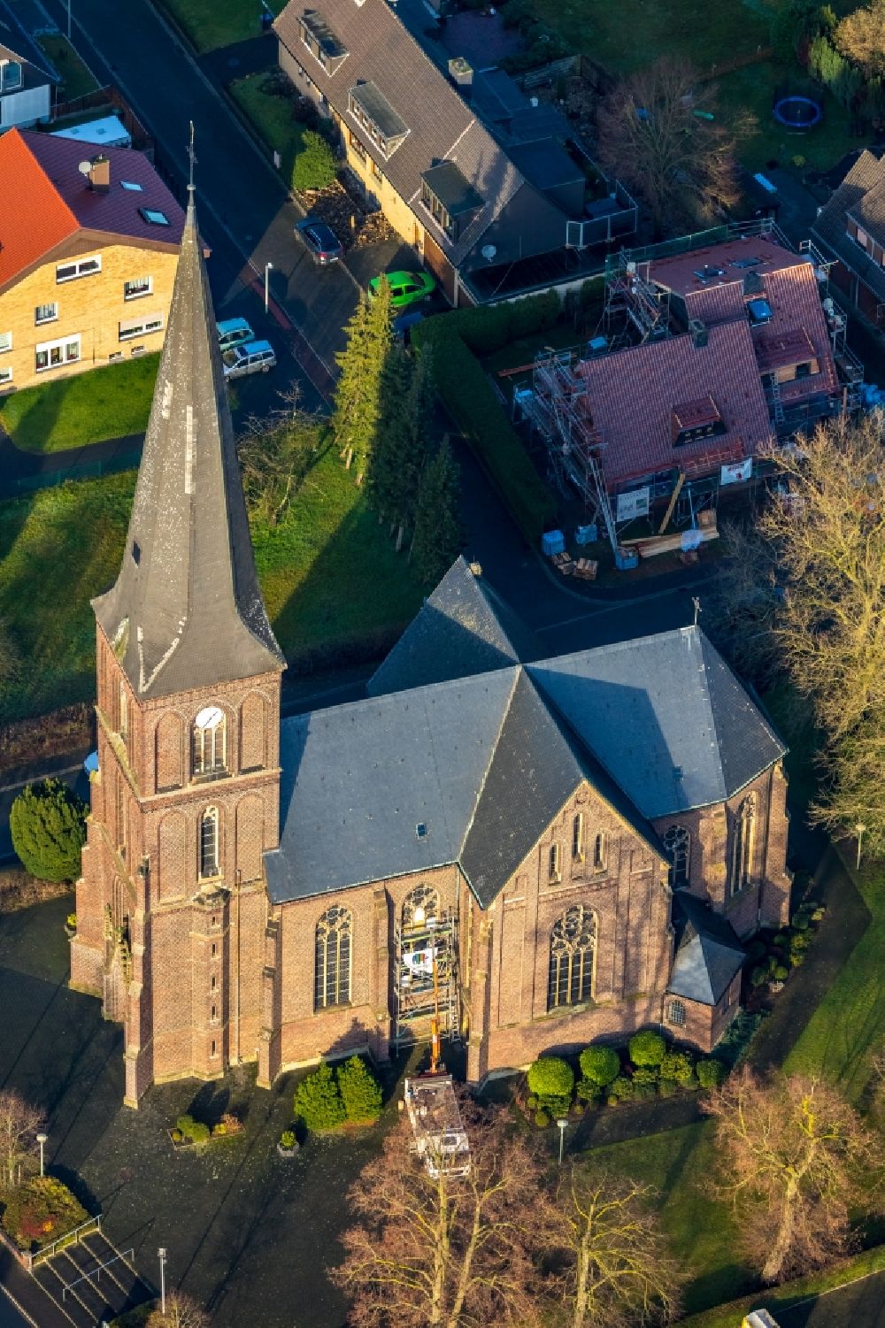 Hullern aus der Vogelperspektive: Kirchengebäude St. Andreas Kirche in Hullern im Bundesland Nordrhein-Westfalen, Deutschland