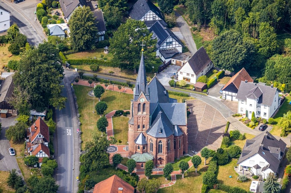 Luftbild Halingen - Kirchengebäude St. Antonius Einsiedler in Halingen im Bundesland Nordrhein-Westfalen, Deutschland