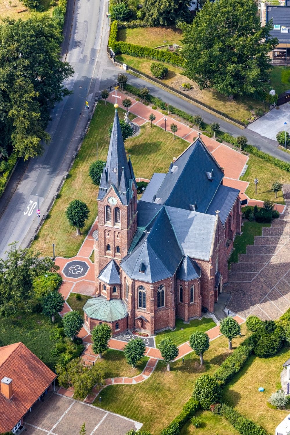 Luftaufnahme Halingen - Kirchengebäude St. Antonius Einsiedler in Halingen im Bundesland Nordrhein-Westfalen, Deutschland