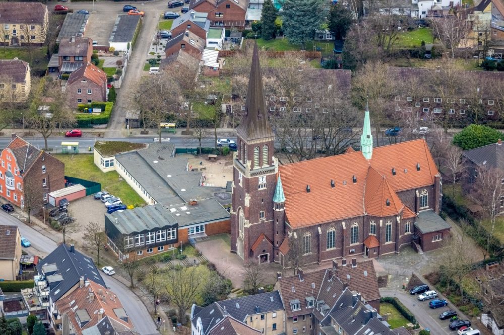 Oberhausen aus der Vogelperspektive: Kirchengebäude St. Antonius in Oberhausen im Bundesland Nordrhein-Westfalen, Deutschland
