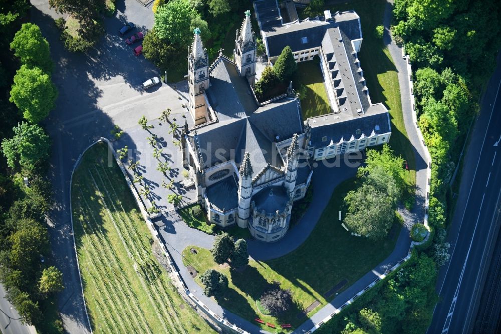 Luftbild Remagen - Kirchengebäude der Apolinaris Kirche in Remagen im Bundesland Rheinland-Pfalz, Deutschland