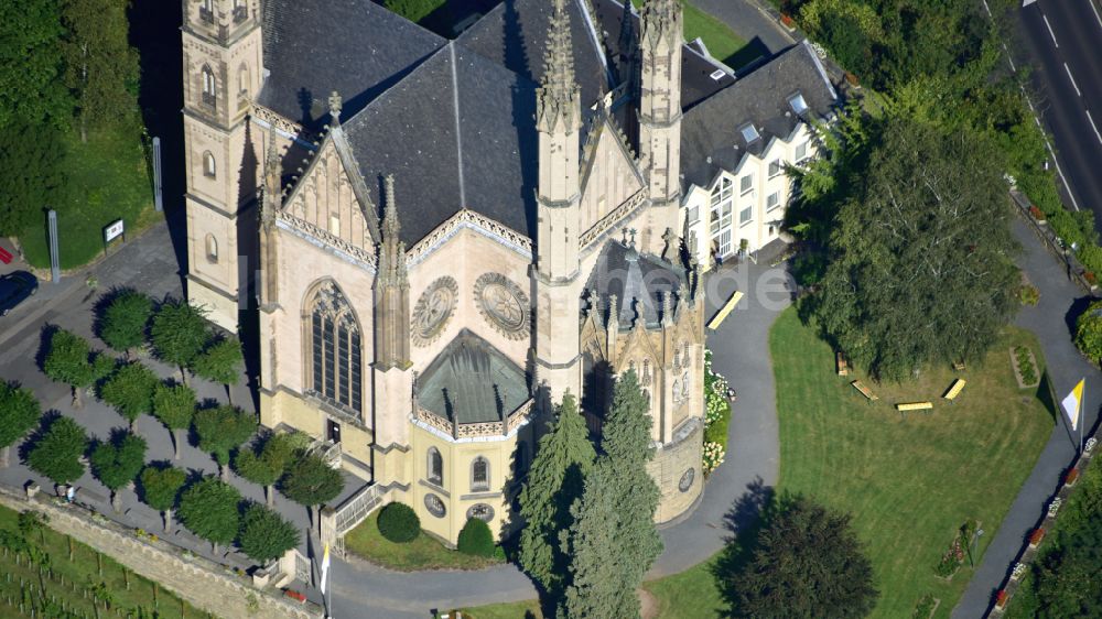 Remagen von oben - Kirchengebäude der Apollinariskirche am Apollinarisberg in Remagen im Bundesland Rheinland-Pfalz