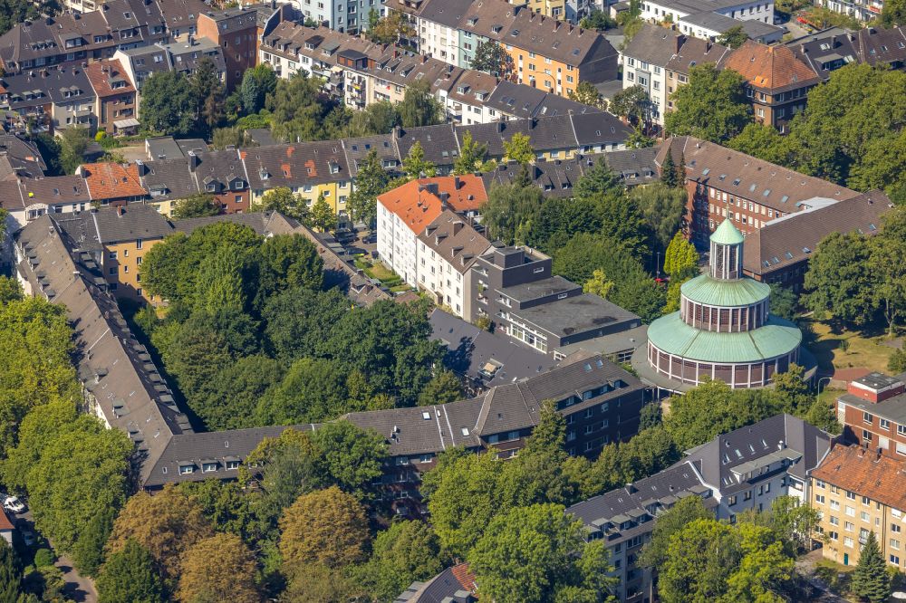 Luftbild Essen - Kirchengebäude Auferstehungskirche in Essen im Bundesland Nordrhein-Westfalen, Deutschland