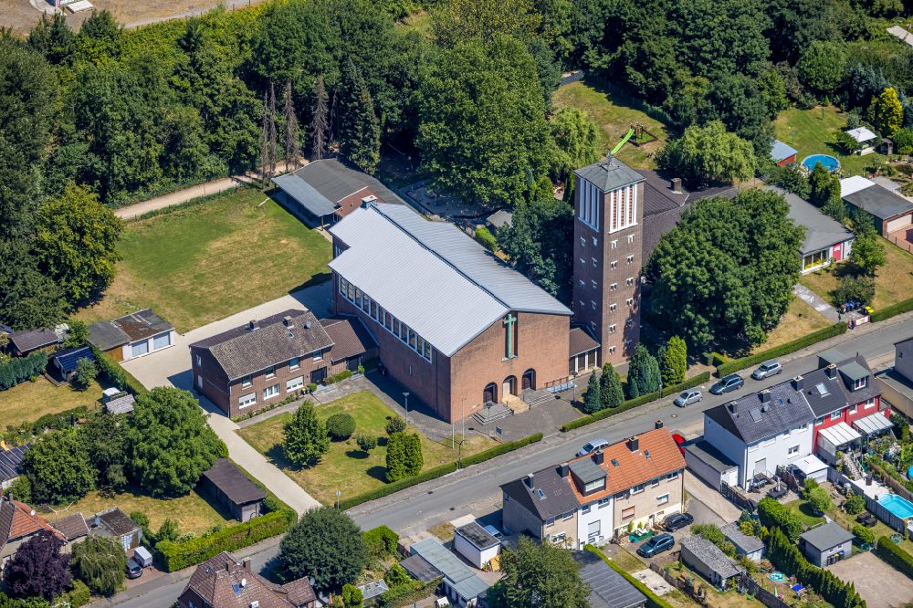 Habinghorst aus der Vogelperspektive: Kirchengebäude St. Barbara in Habinghorst im Bundesland Nordrhein-Westfalen, Deutschland
