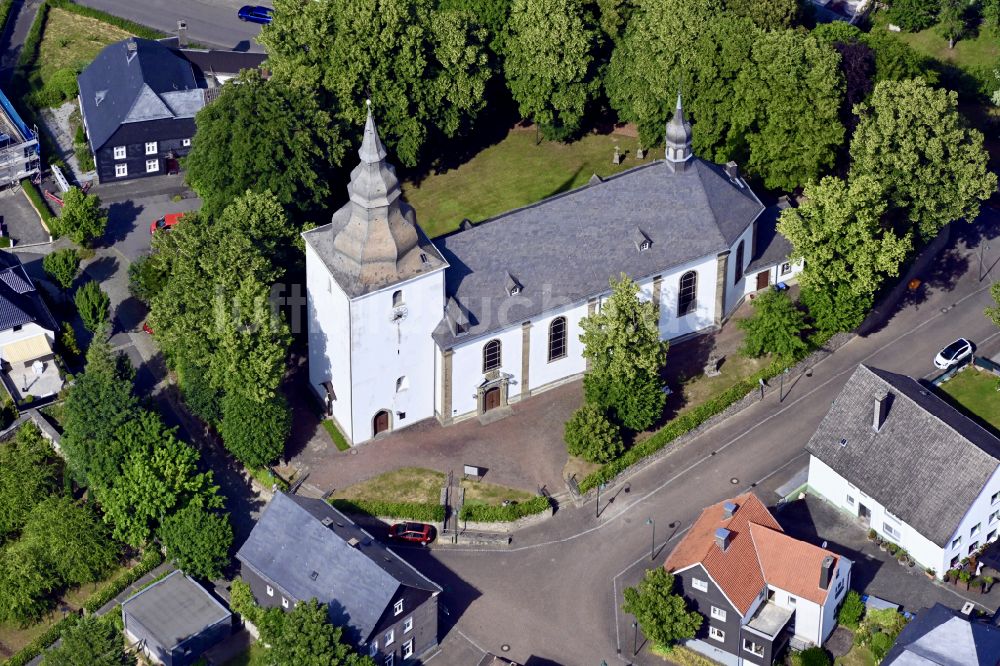 Luftaufnahme Belecke - Kirchengebäude in Belecke im Bundesland Nordrhein-Westfalen, Deutschland
