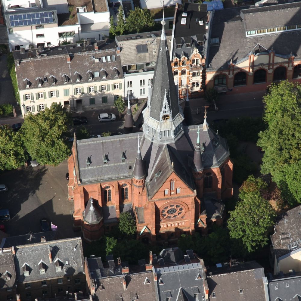 Luftaufnahme Wiesbaden - Kirchengebäude der Bergkirche in Wiesbaden im Bundesland Hessen, Deutschland