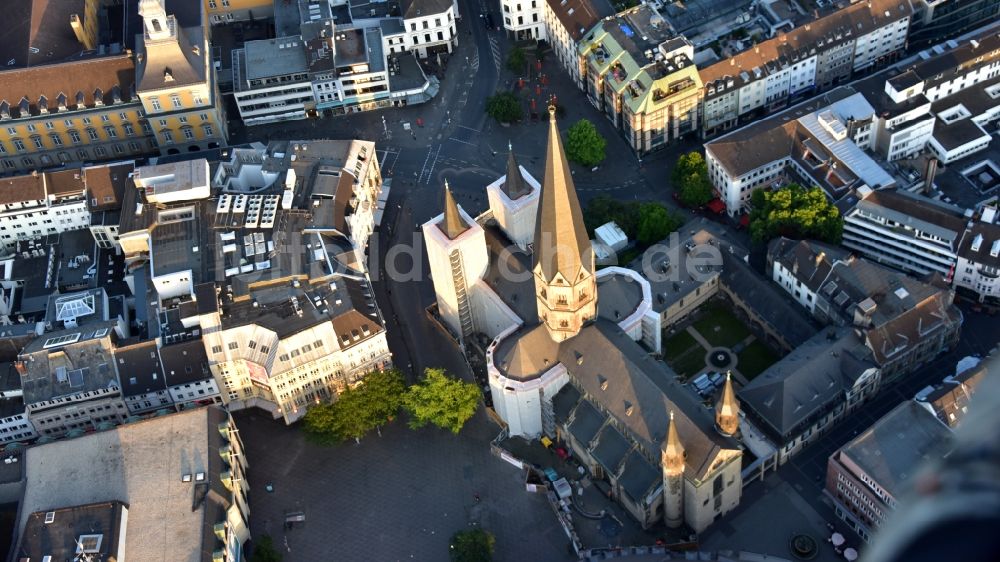 Luftaufnahme Bonn - Kirchengebäude Bonner Münster am Martinsplatz in Bonn im Bundesland Nordrhein-Westfalen, Deutschland