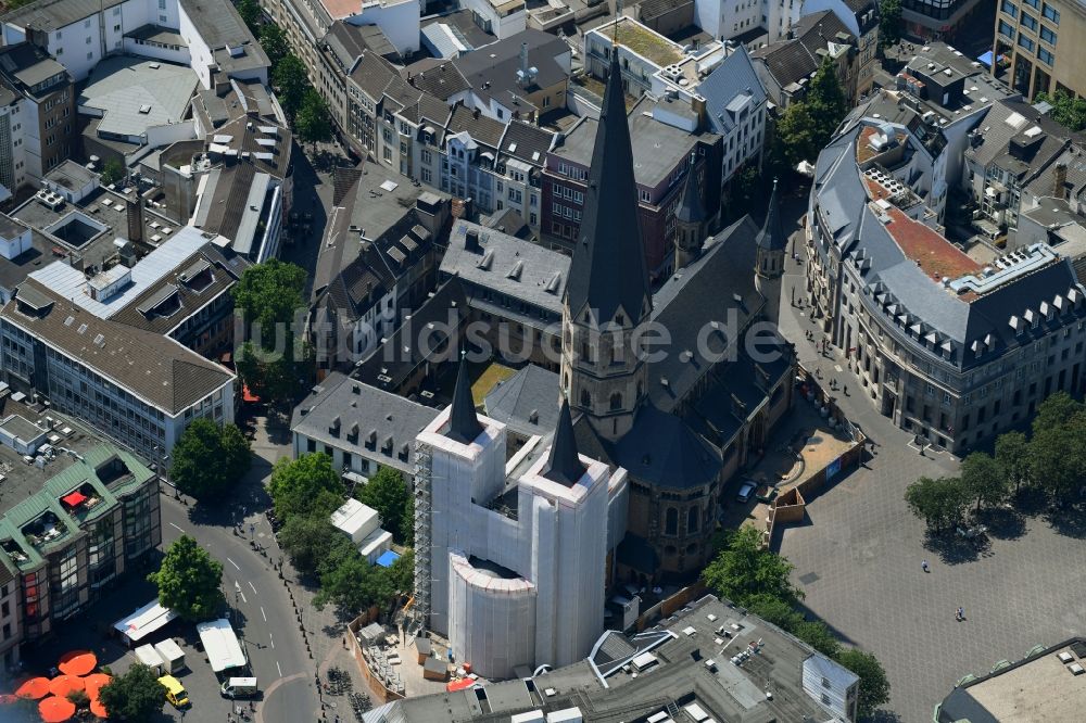 Bonn aus der Vogelperspektive: Kirchengebäude Bonner Münster am Münsterplatz in Bonn im Bundesland Nordrhein-Westfalen, Deutschland