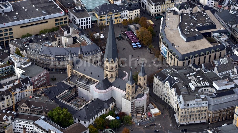 Luftaufnahme Bonn - Kirchengebäude Bonner Münster am Münsterplatz in Bonn im Bundesland Nordrhein-Westfalen, Deutschland