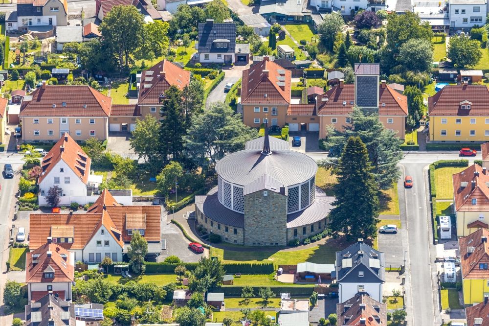Soest aus der Vogelperspektive: Kirchengebäude der St. Bruno Kirche an der Akazienstraße in Soest im Bundesland Nordrhein-Westfalen, Deutschland