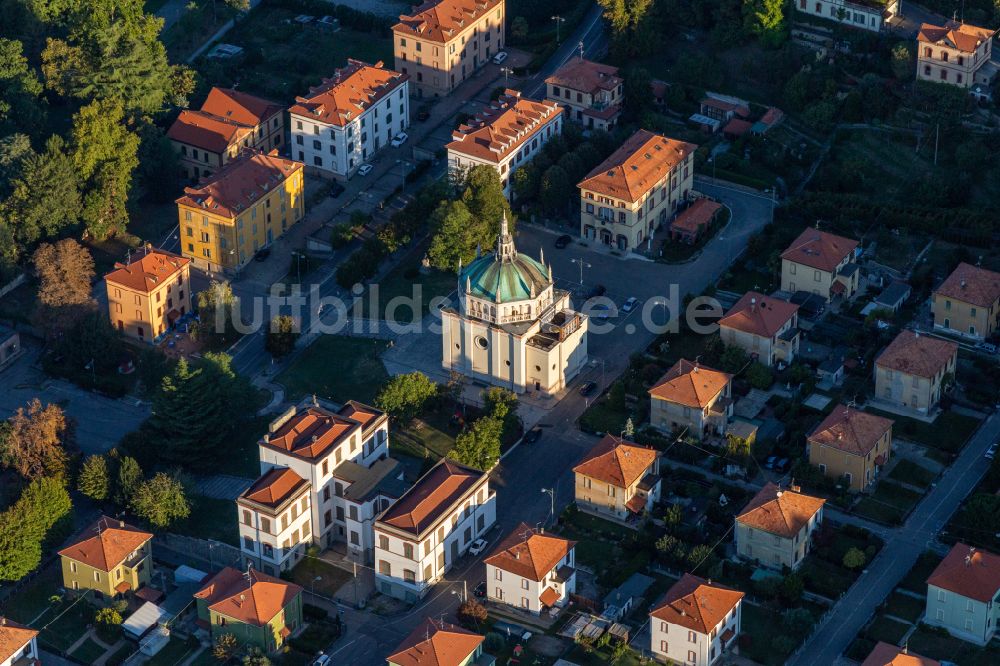 Capriate San Gervasio aus der Vogelperspektive: Kirchengebäude in Capriate San Gervasio in der Lombardei -Lombardia, Italien