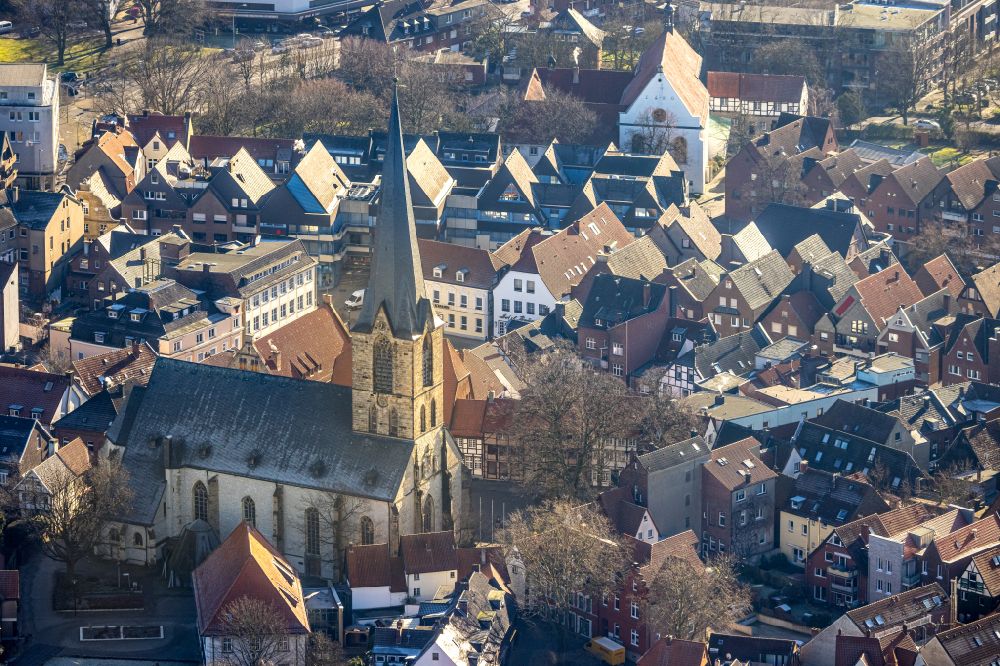 Luftaufnahme Werne - Kirchengebäude der St. Christophorus Kirche im Altstadt- Zentrum in Werne im Bundesland Nordrhein-Westfalen, Deutschland