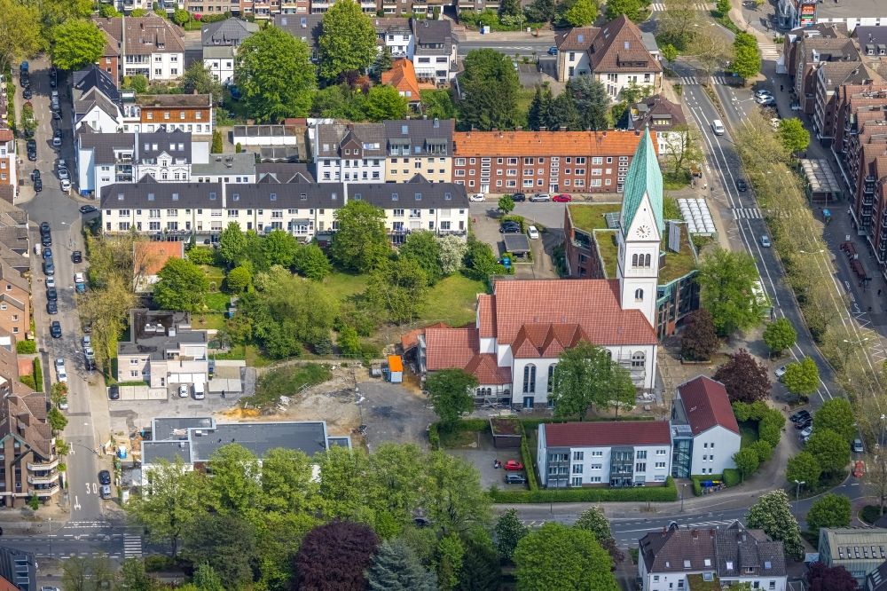 Gladbeck aus der Vogelperspektive: Kirchengebäude der Christus Kirche in Gladbeck im Bundesland Nordrhein-Westfalen, Deutschland