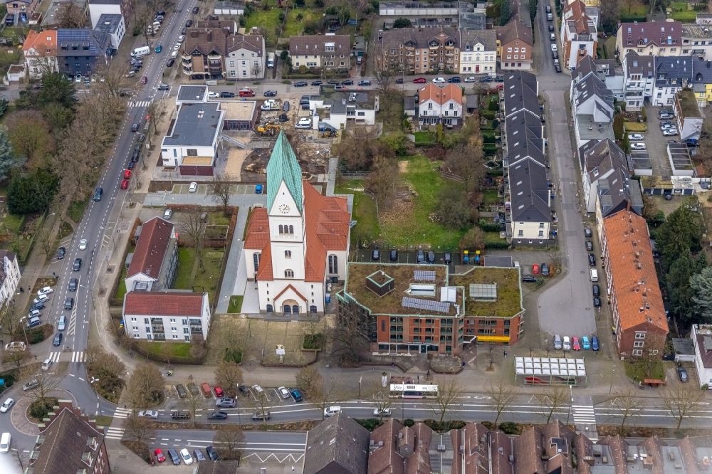 Luftaufnahme Gladbeck - Kirchengebäude der Christus Kirche in Gladbeck im Bundesland Nordrhein-Westfalen, Deutschland