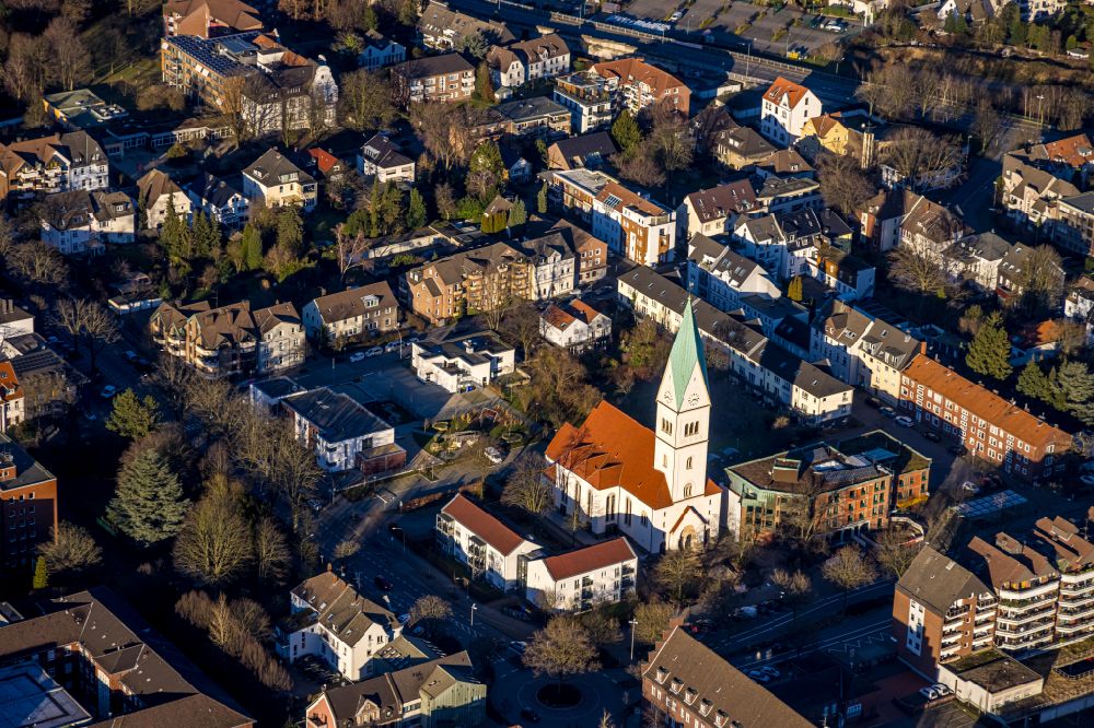 Gladbeck von oben - Kirchengebäude der Christus Kirche in Gladbeck im Bundesland Nordrhein-Westfalen, Deutschland