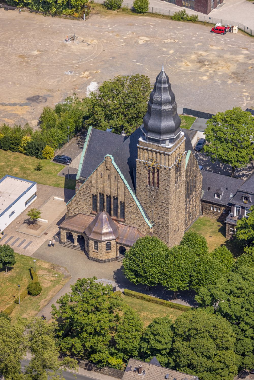 Luftaufnahme Velbert - Kirchengebäude der Christuskirche in Velbert im Bundesland Nordrhein-Westfalen, Deutschland