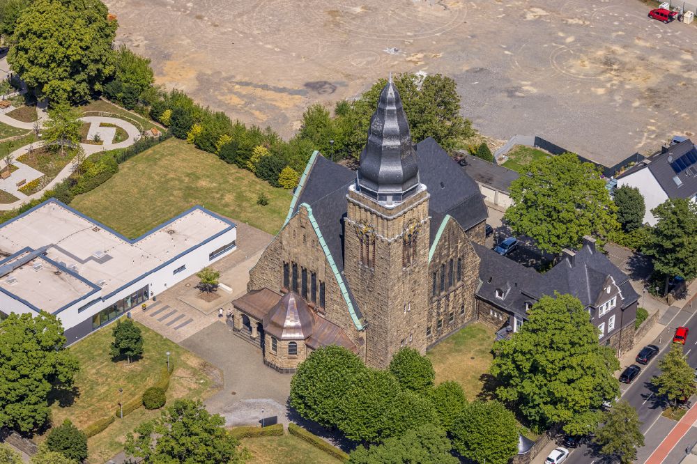 Velbert aus der Vogelperspektive: Kirchengebäude der Christuskirche in Velbert im Bundesland Nordrhein-Westfalen, Deutschland